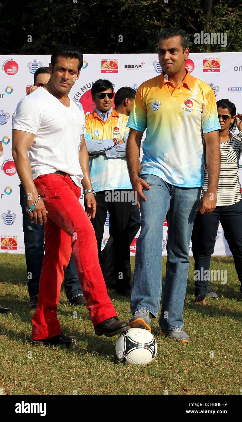 Milind Deora Union Minister State Shipping Bollywood Salman Khan during commemoration ceremony Junior Soccer Challenger Mumbai Stock Photo