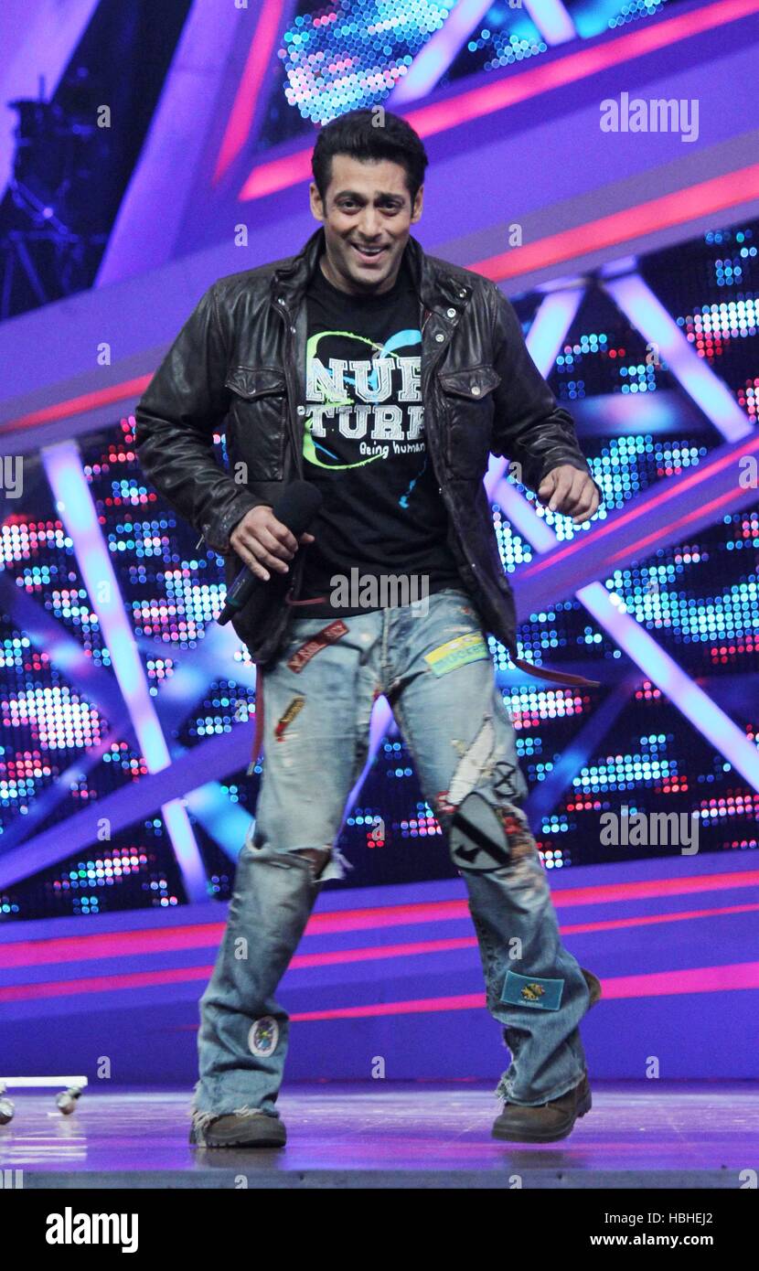 Salman Khan Indian Bollywood actor dancing on the sets of Nach Baliye 6 to promote their upcoming film Jai Ho in Mumbai India Stock Photo