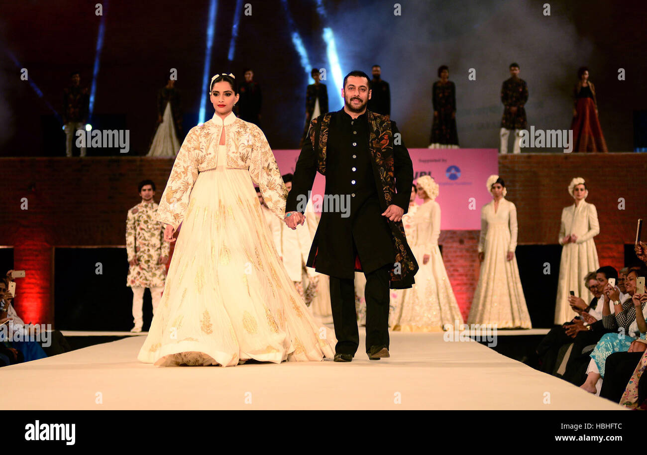 Fashion show ramp walk music caqweplaces