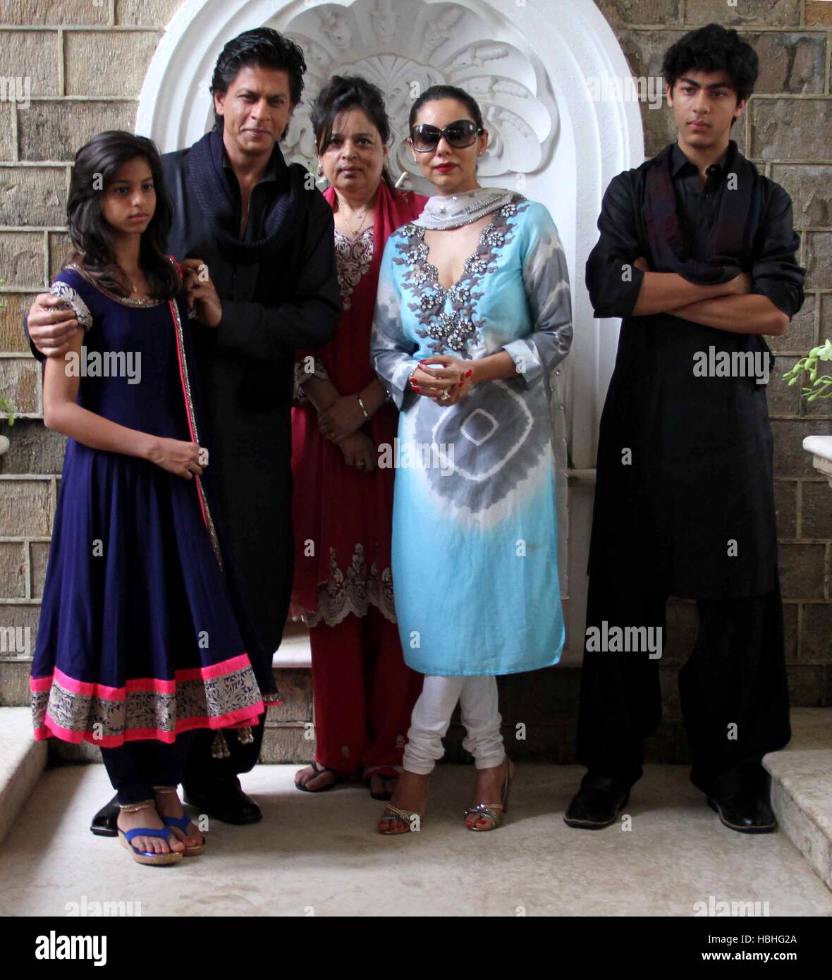 Family of Indian Bollywood actor Shah Rukh Khan with Suhana Khan, daughter, Shahnaz Lalarukh, sister, Gauri Khan, wife and son Aryan Khan, at his house Mannat, Bandra, Mumbai, India Stock Photo