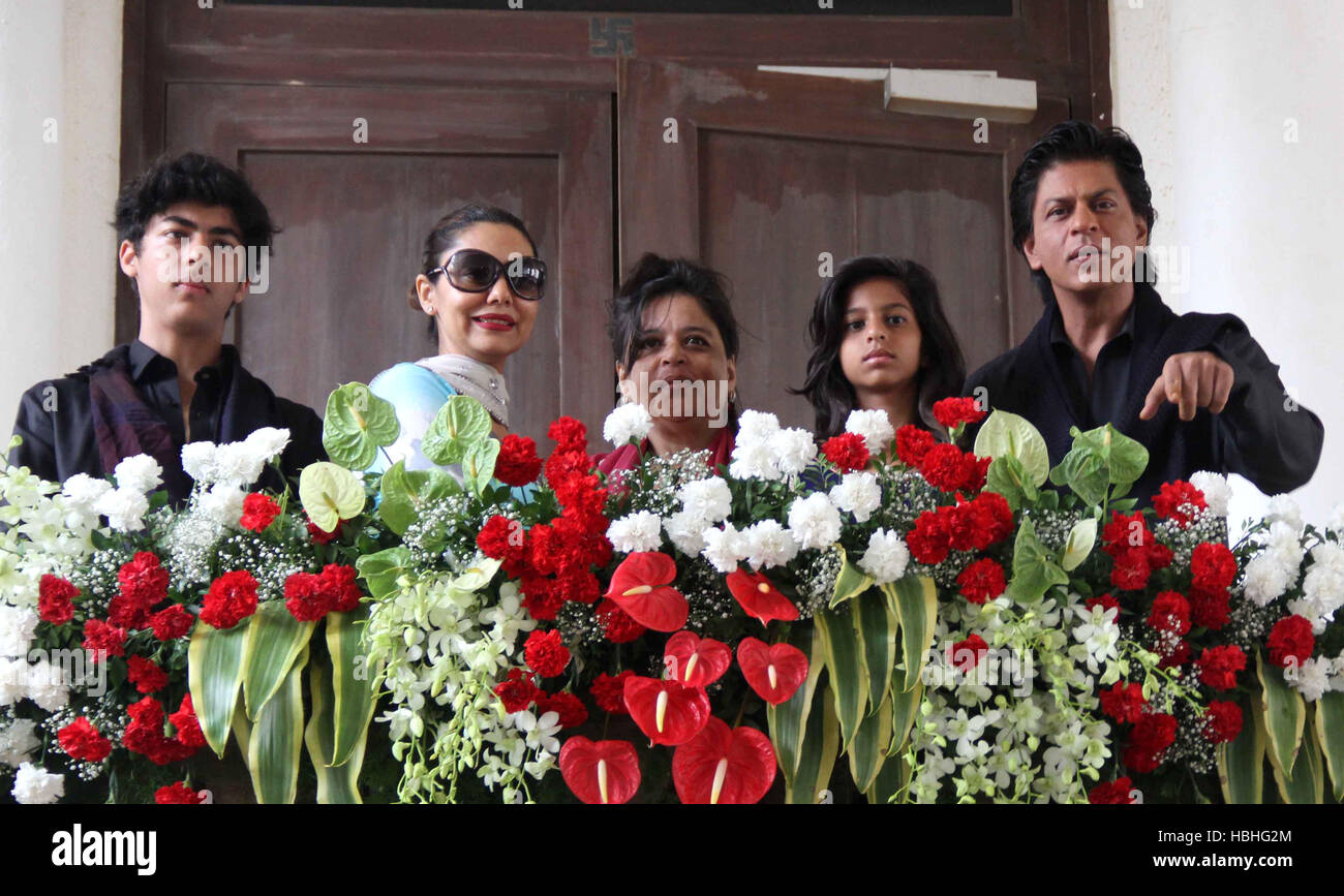 Family Aryan Khan, son, Gauri Khan, wife, Shahnaz Lalarukh, sister, Suhana Khan, daughter, and Shah Rukh Khan, Indian Bollywood actor portrait, at his residence Mannat, Bandra, Mumbai, India Stock Photo
