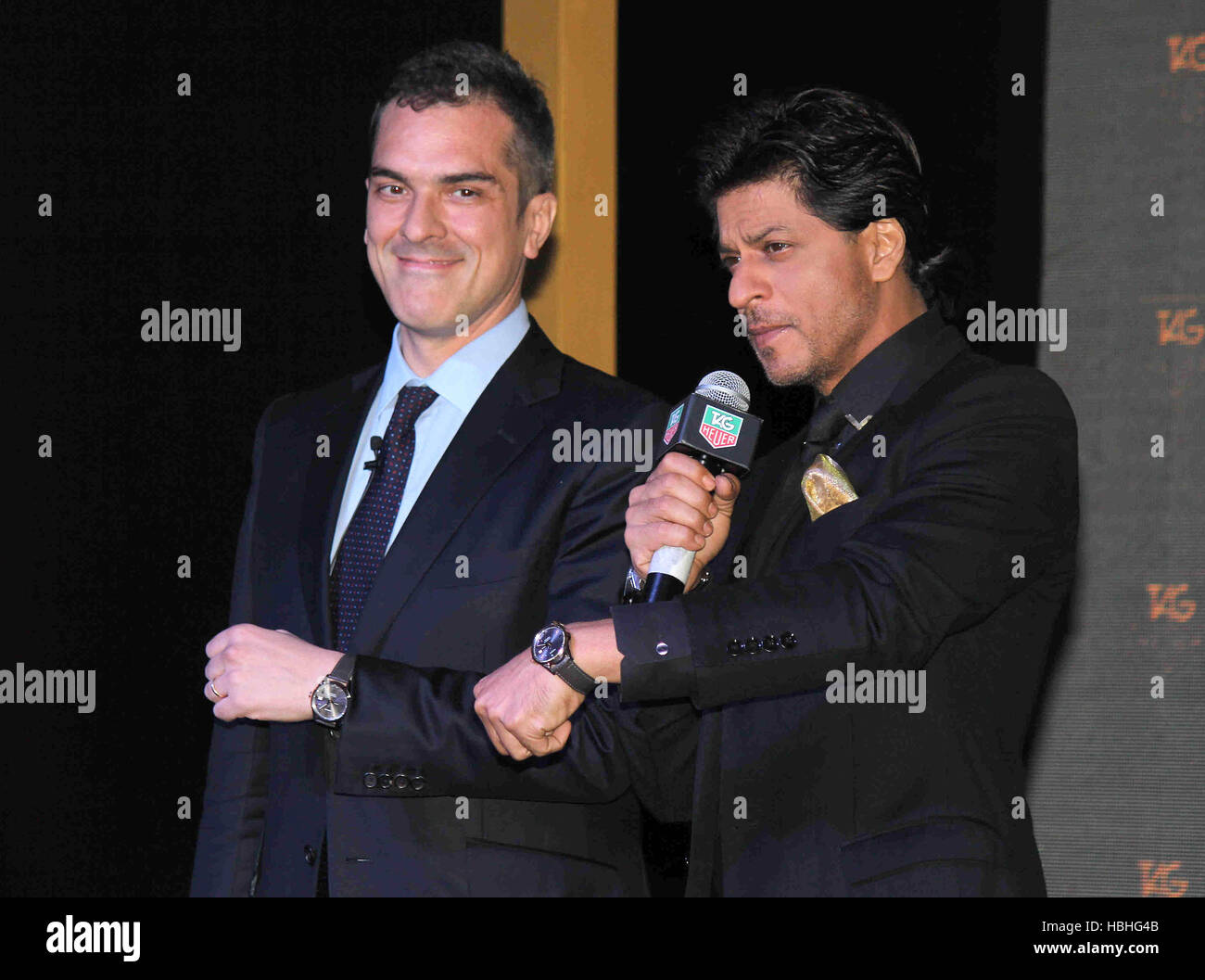 Bollywood Shah Rukh Khan speaking showing his Tag Heuer's Golden Carrera watch given by Franck Dardenne General Manager of Tag Heuer in Mumbai India Stock Photo