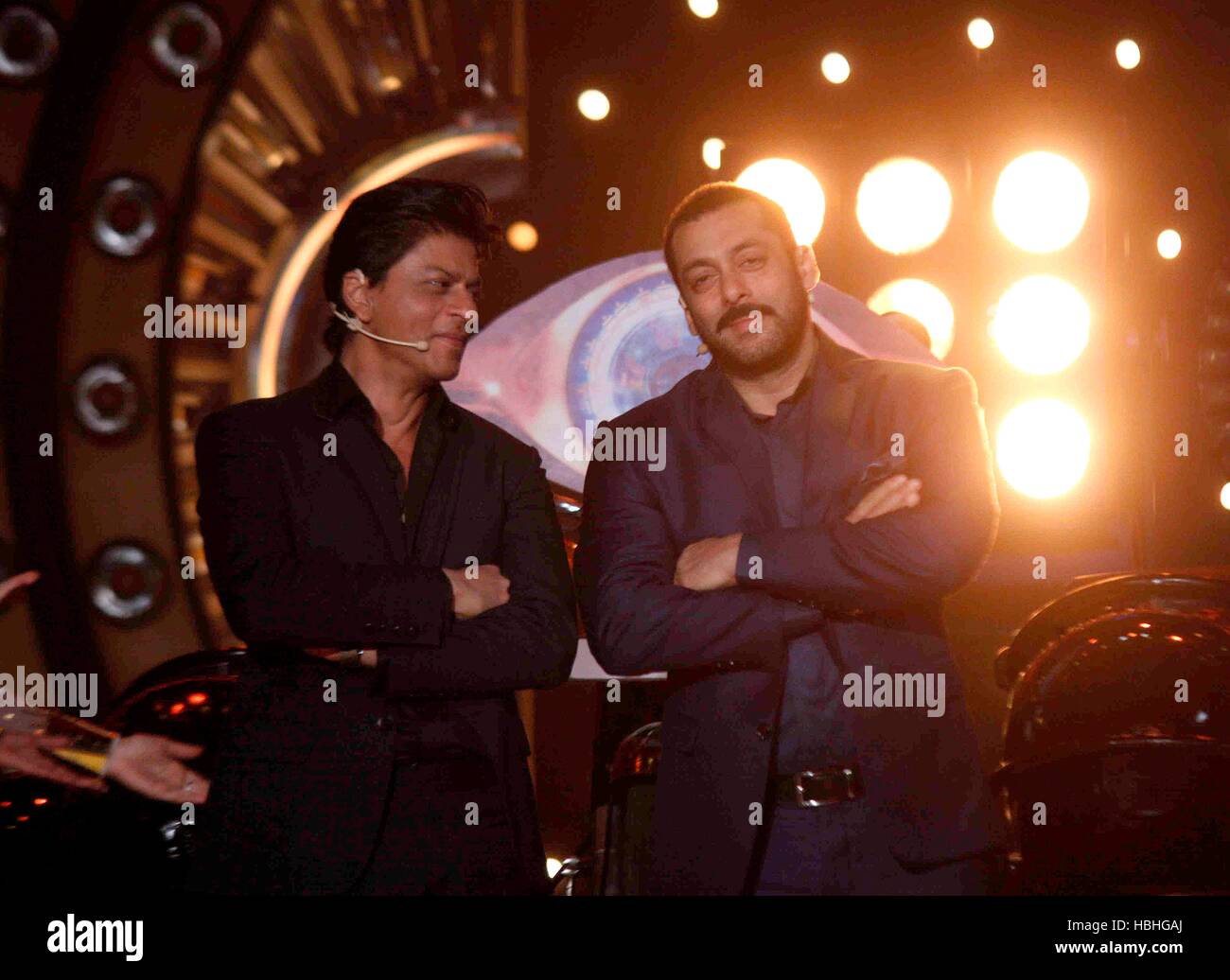 Shah Rukh Khan And Salman Khan On The Sets Of Bigg Boss Season 9 During ...