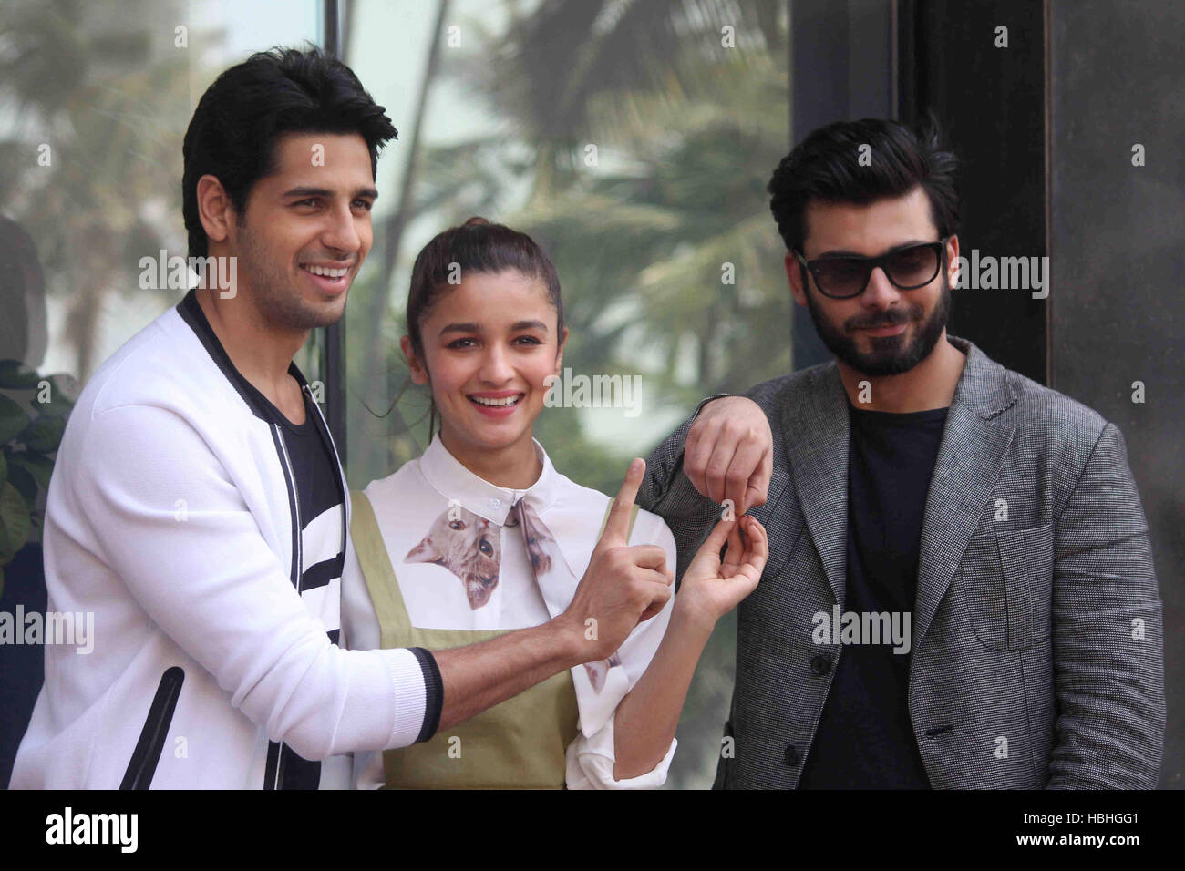 Alia bhatt in kapoor and sons dress deals
