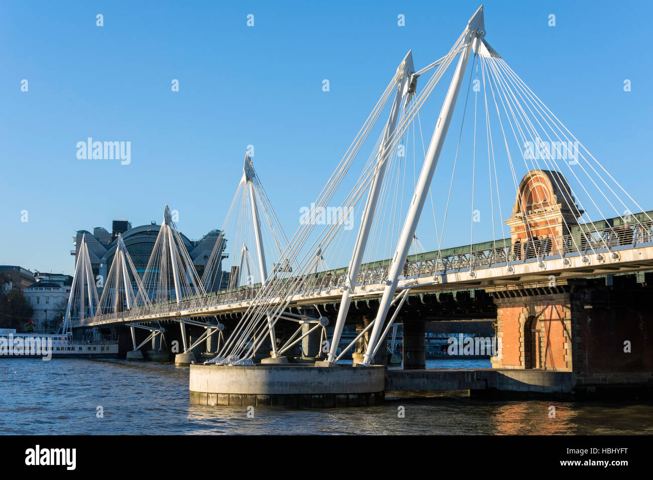 Hungerford Bridge and Golden Jubilee Pedestrian Bridge across River Thames, London Borough of Lambeth, Greater London, England, United Kingdom Stock Photo