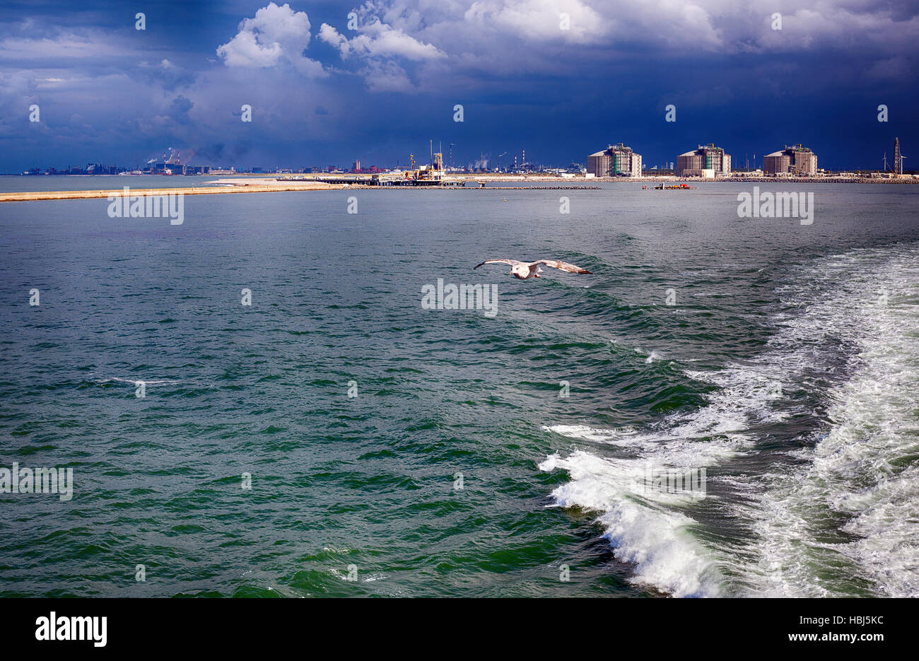 Dfds seaways waves hi-res stock photography and images - Alamy