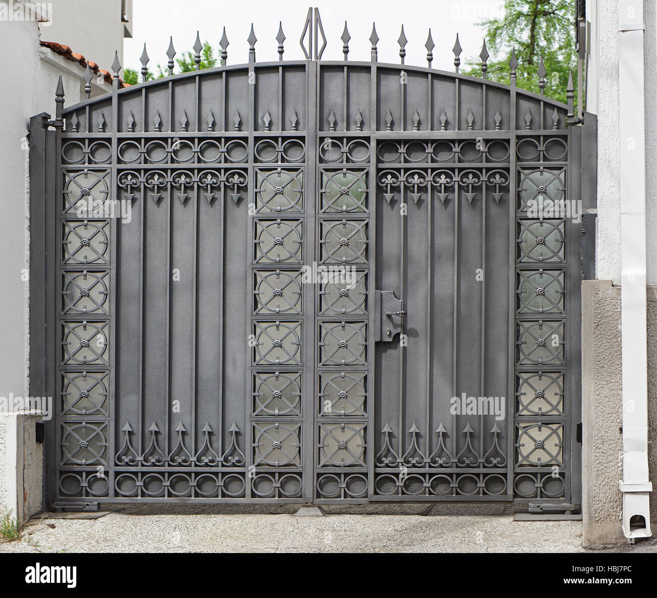 Grey iron gate hi-res stock photography and images - Alamy