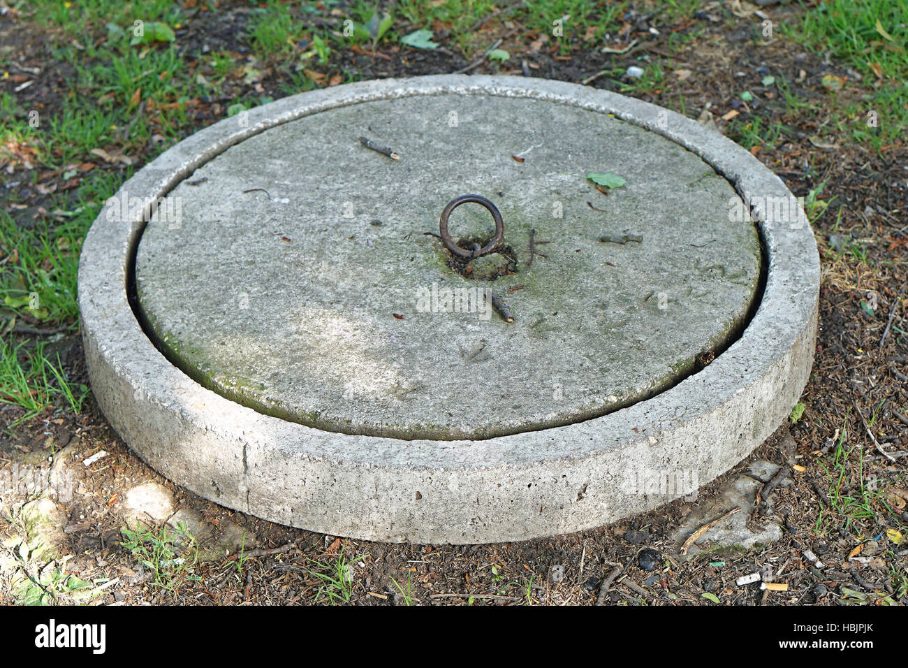 Septic tank lid hires stock photography and images Alamy