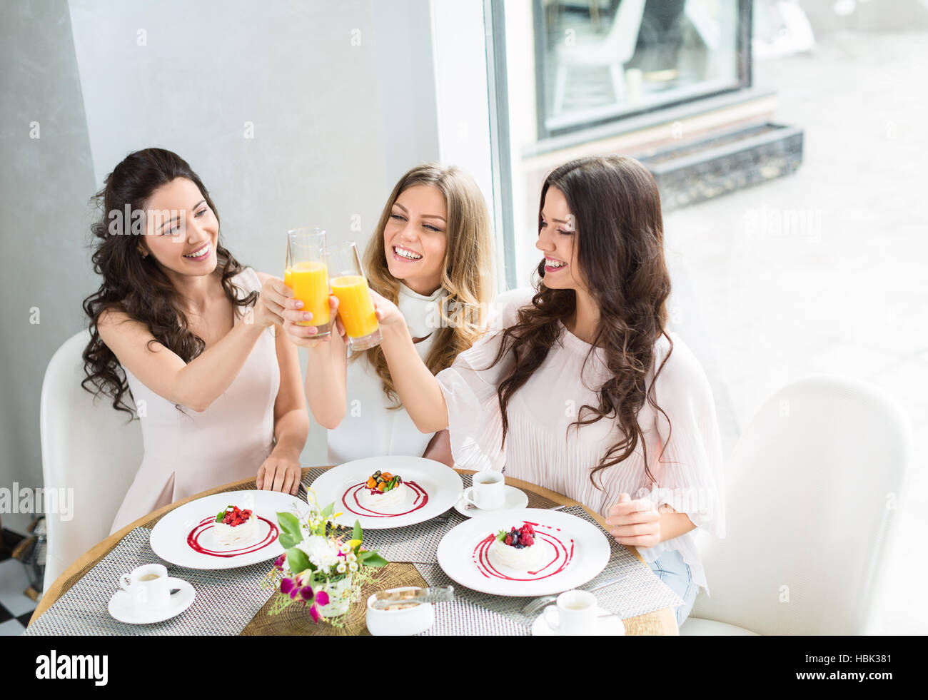 Lifestyles young women hi-res stock photography and images - Alamy