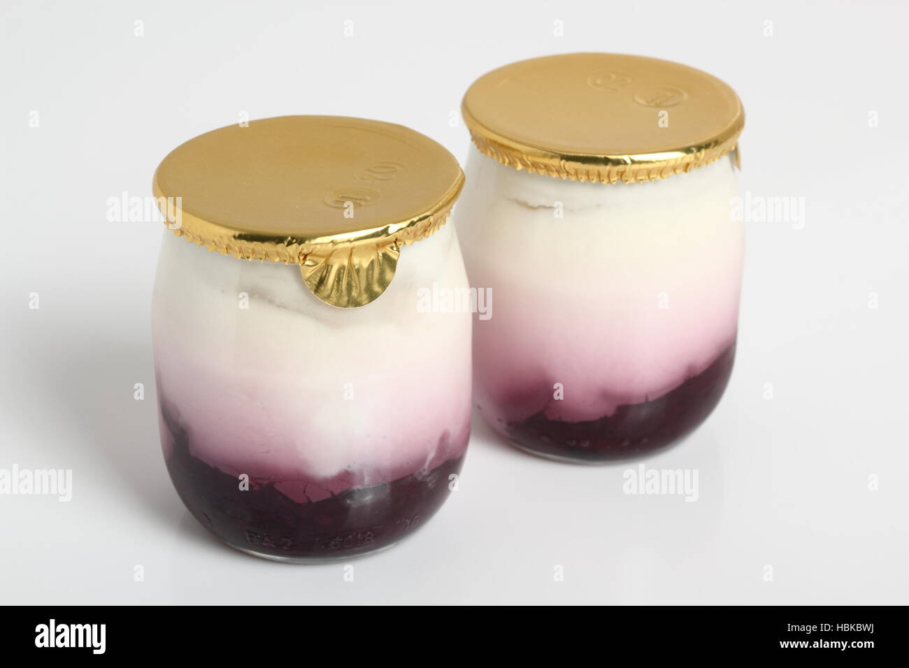 Single-serve yogurt glass jars feature foil lids