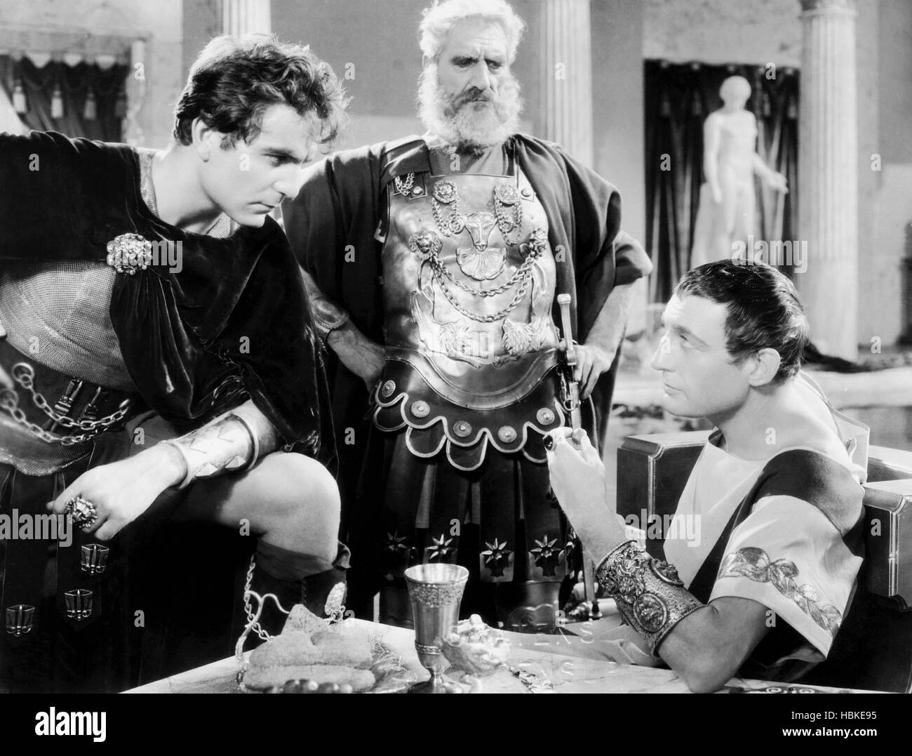 CLEOPATRA, from left, Henry Wilcoxon, C. Aubrey Smith, Warren William ...