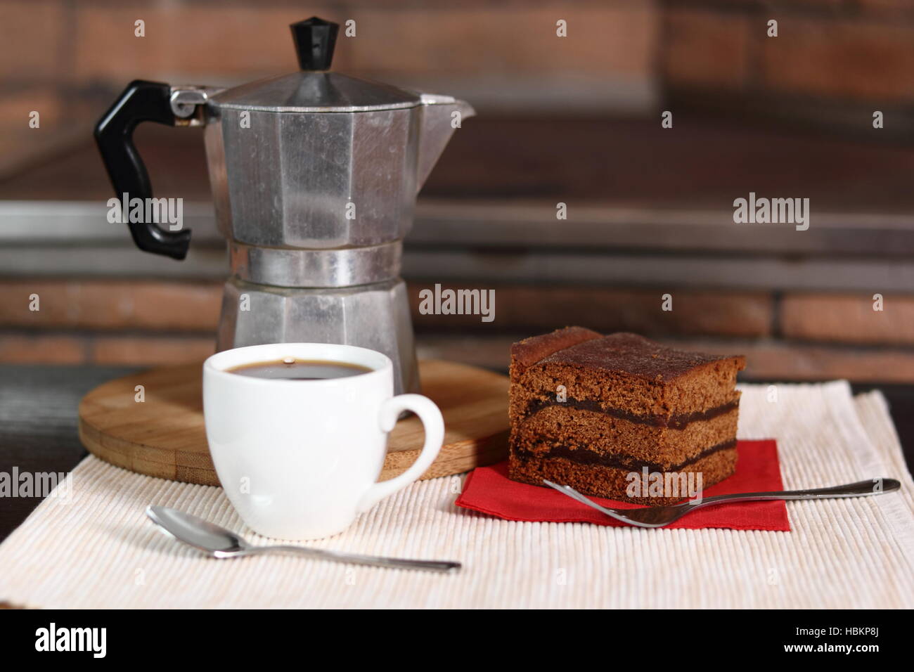 https://c8.alamy.com/comp/HBKP8J/moka-pot-coffee-cup-and-gingerbread-layer-cake-with-jam-HBKP8J.jpg