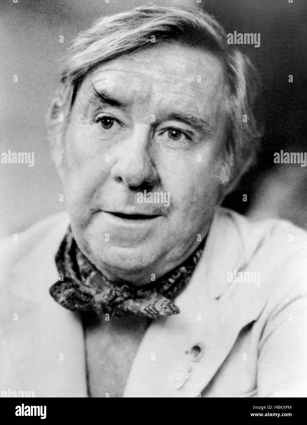 CROCODILE DUNDEE, John Meillon, 1986, ©Paramount/courtesy Everett