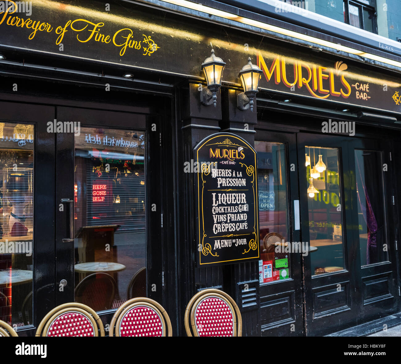 Pub bar famous belfast victorian hires stock photography and images