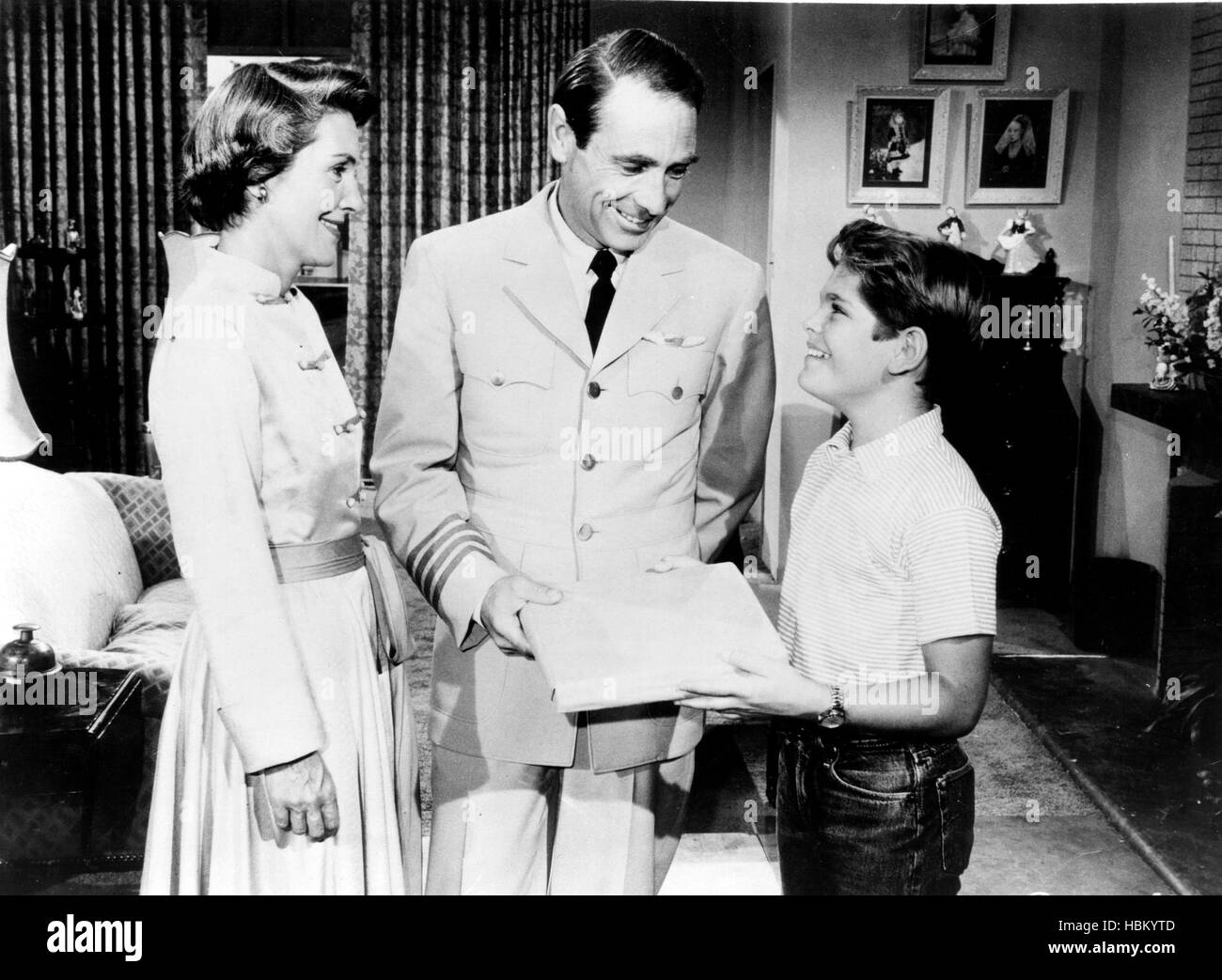 CRASH LANDING, from left, Nancy Davis (aka Nancy Reagan), Gary Merrill