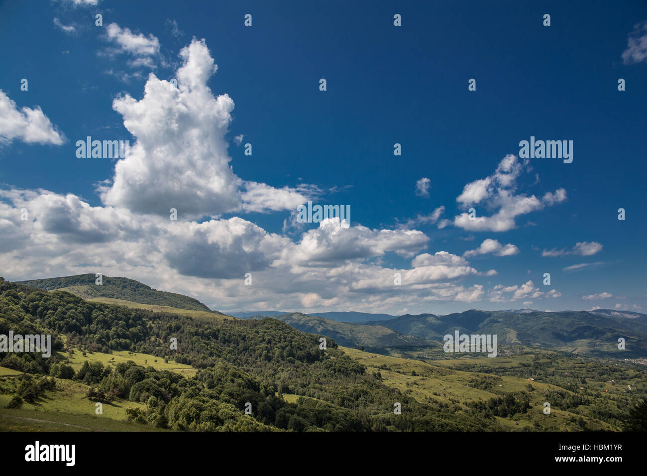 Cloud on mountain hi-res stock photography and images - Page 14 - Alamy