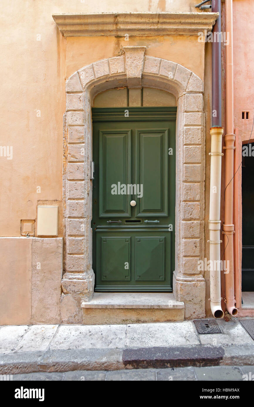 Green closed entrance door hi-res stock photography and images - Alamy