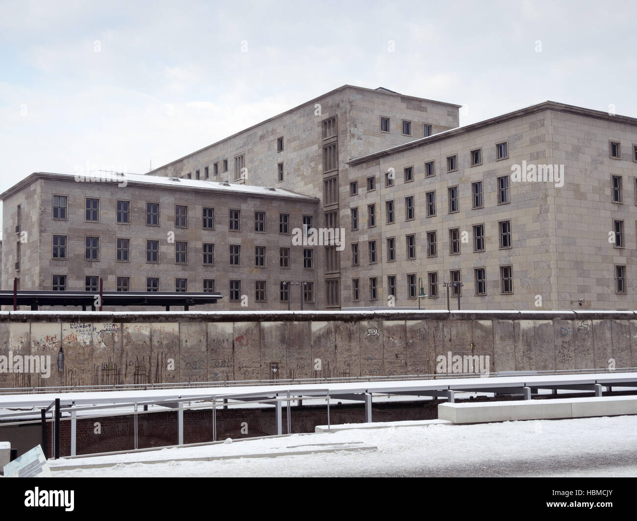 Berlin wall fragment hires stock photography and images Alamy