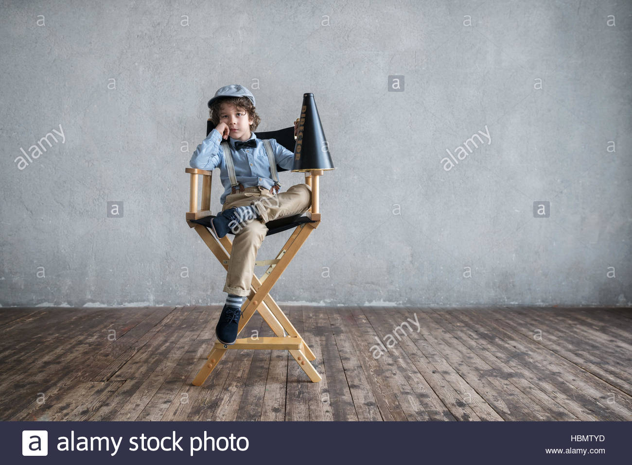 Детская фотосессия на стуле