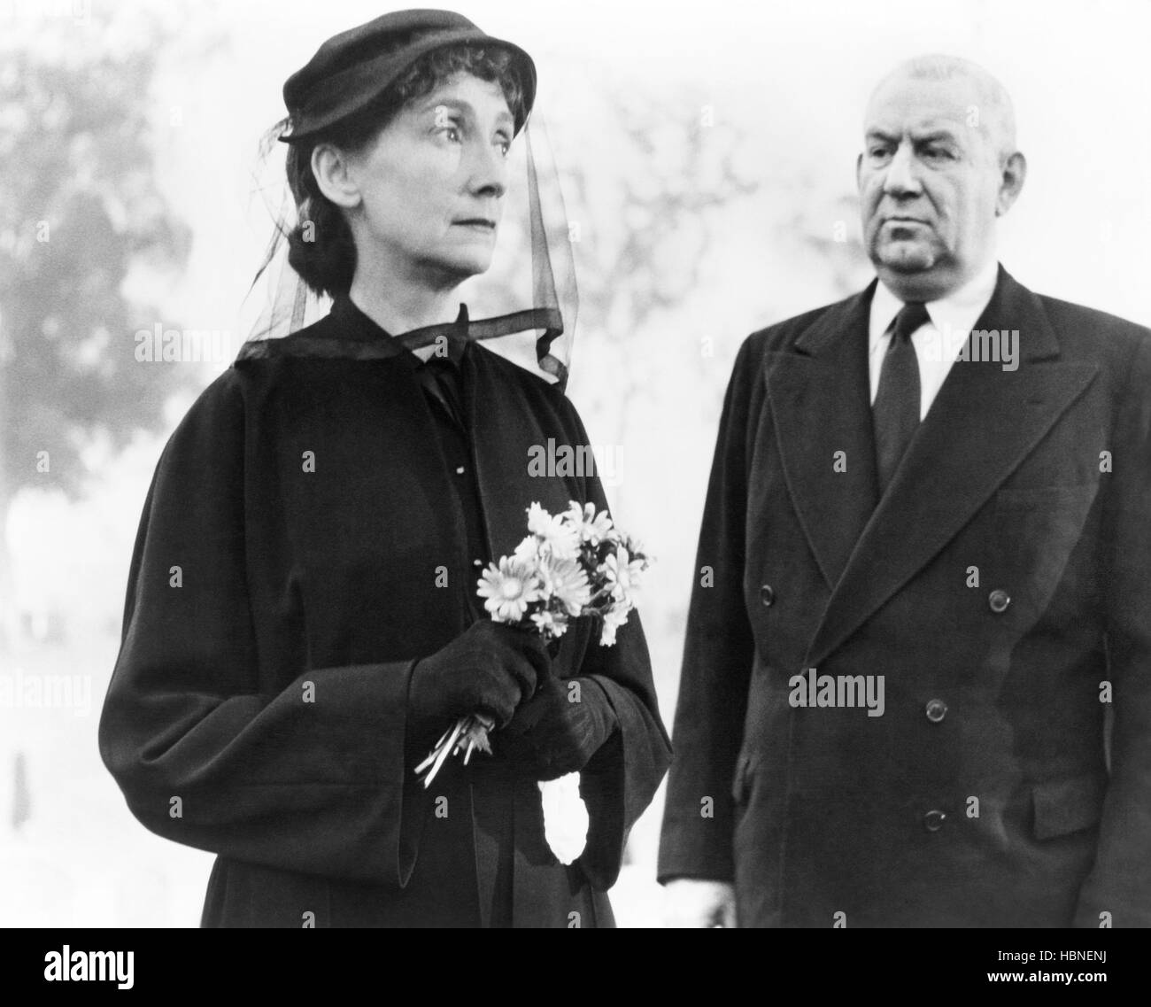 DEATH OF A SALESMAN, from left: Mildred Dunnock, Howard Smith, 1951 ...