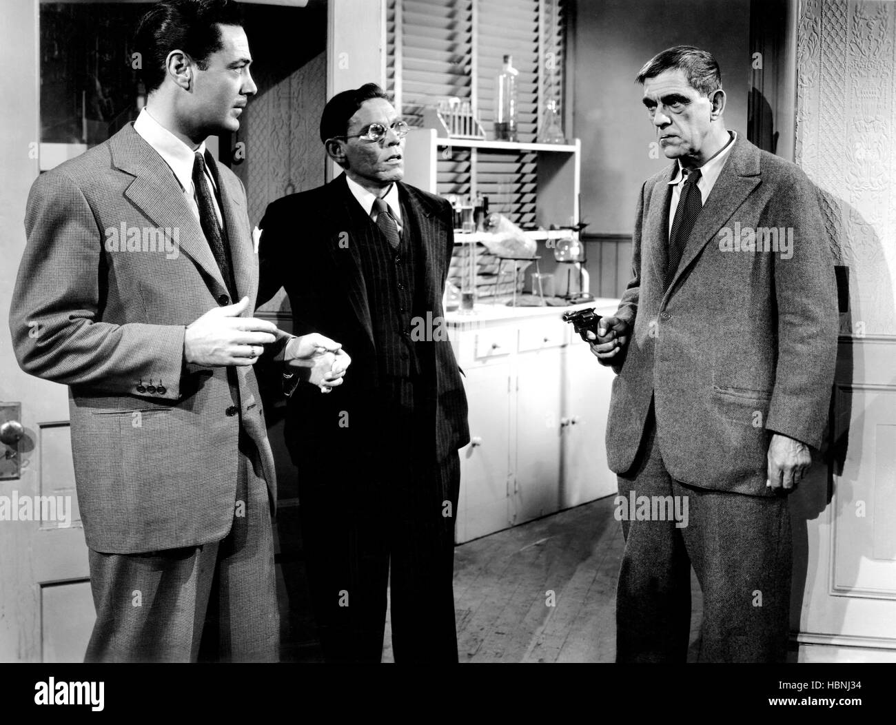 DICK TRACY MEETS GRUESOME, from left, Ralph Byrd, Skelton Knaggs, Boris ...