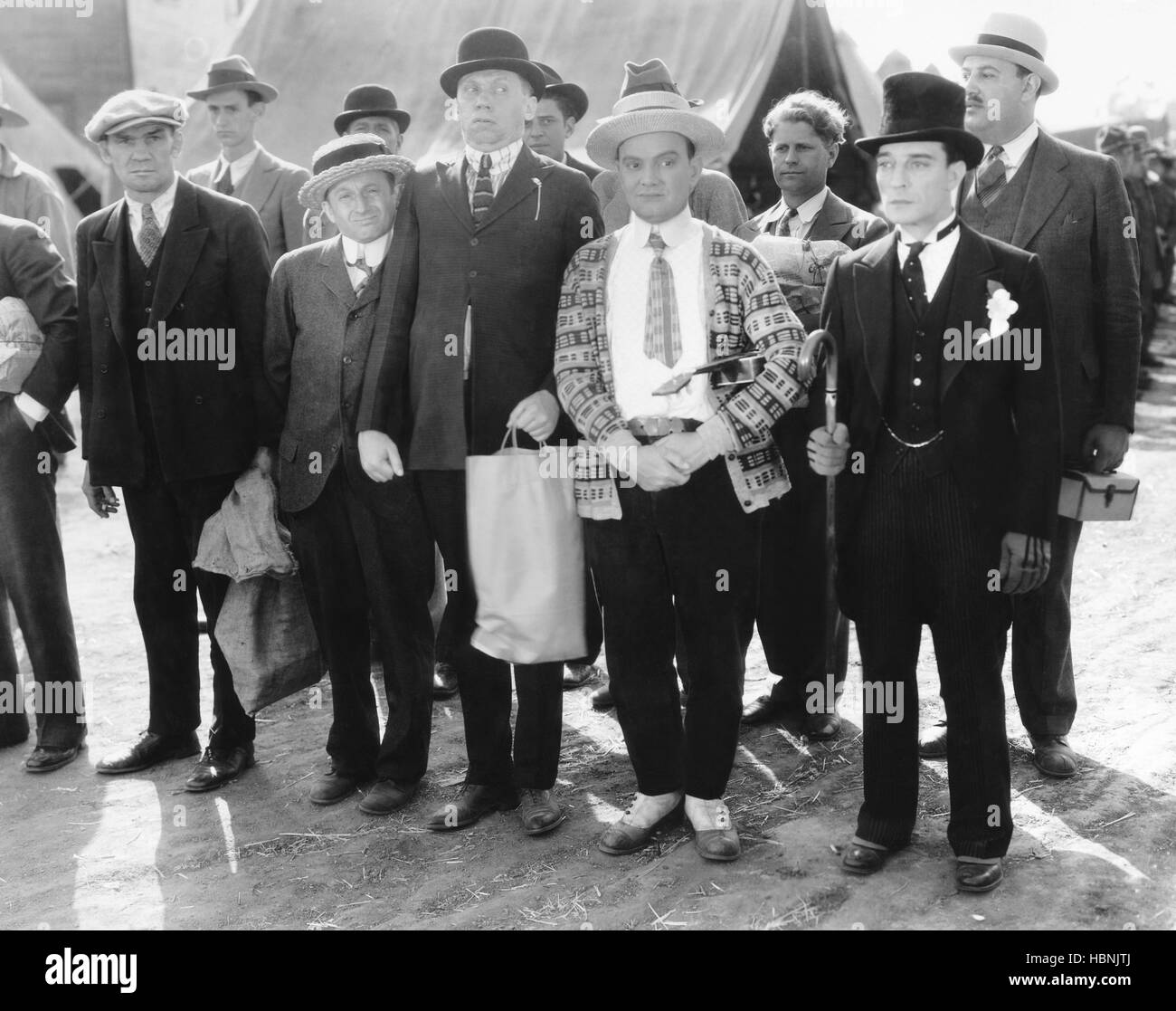 DOUGHBOYS, (aka DOUGH BOYS), Pitzy Katz (straw hat, suit), Victor Potel