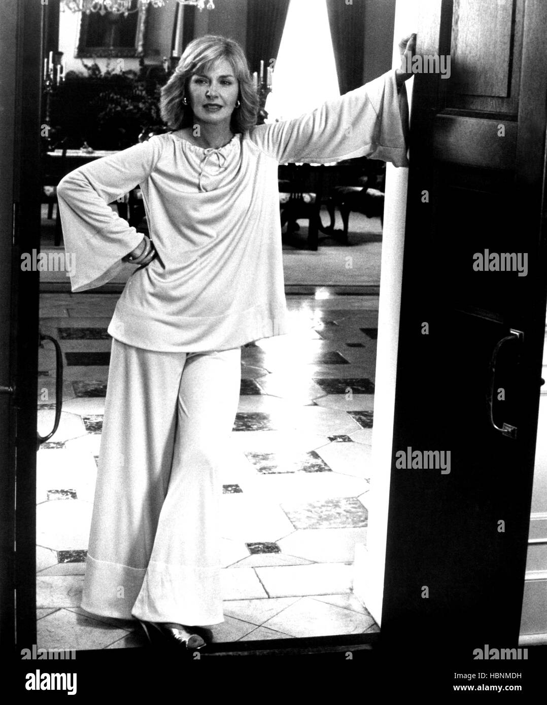 THE DROWNING POOL, Joanne Woodward, 1975 Stock Photo Alamy