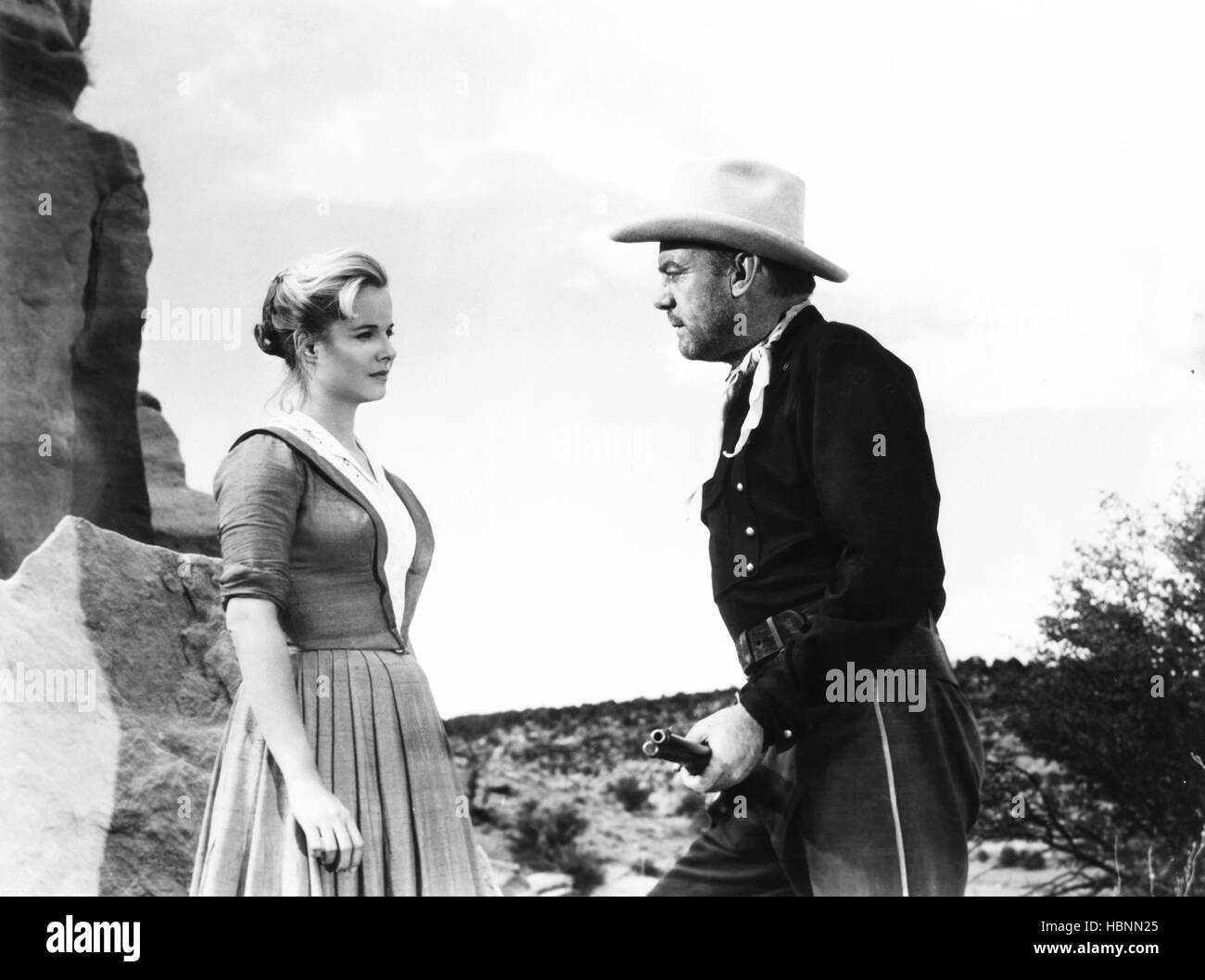 DRAGOON WELLS MASSACRE, from left: Mona Freeman, Dennis O'Keefe, 1957 ...