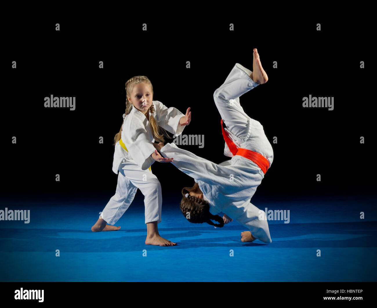 Little girls fighting hires stock photography and images Alamy