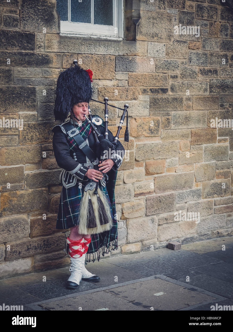 Man playing bagpipes in Edinburgh Stock Photo