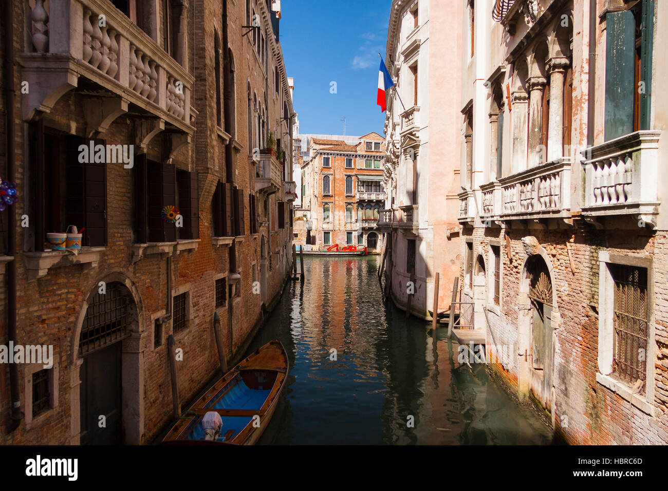 Venice narrow canal hi-res stock photography and images - Alamy