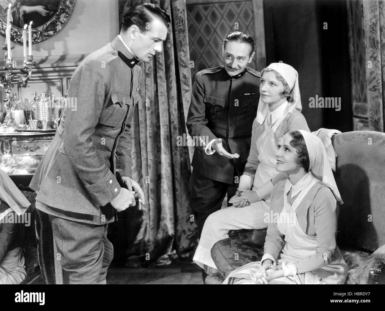 A FAREWELL TO ARMS, Gary Cooper, Adolphe Menjou, Helen Hayes (right