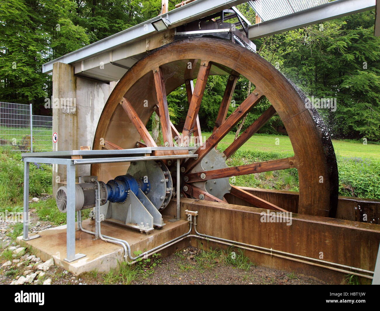 Water wheel generate electricity hi-res stock photography and images - Alamy