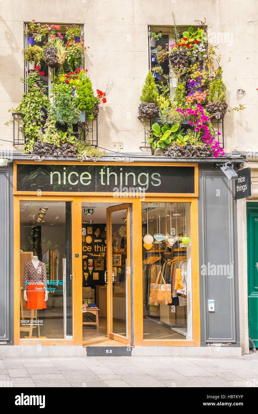 outside view of nice things shop Stock Photo