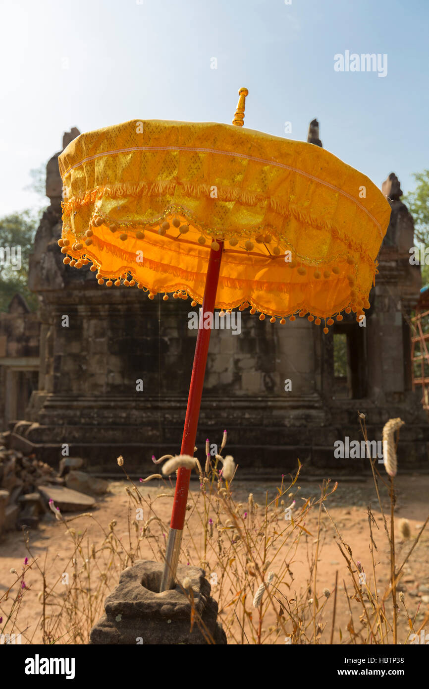 Traditional Buddhist umbrella standing at Ta Keo Angkor temple Stock Photo Alamy