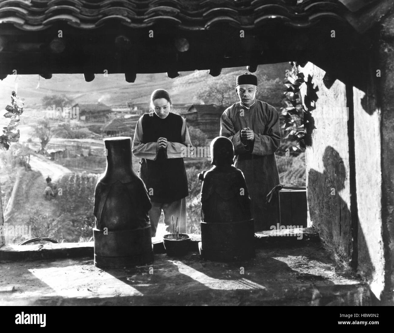 THE GOOD EARTH, from left: Luise Rainer, Paul Muni, 1937 Stock Photo ...