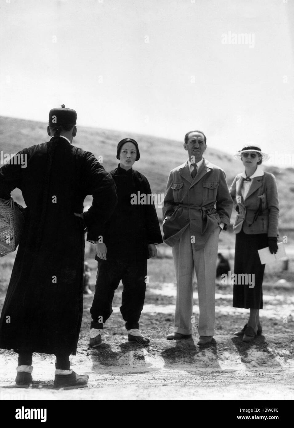 THE GOOD EARTH, Paul Muni (back to camera), Luise Rainer (left ...