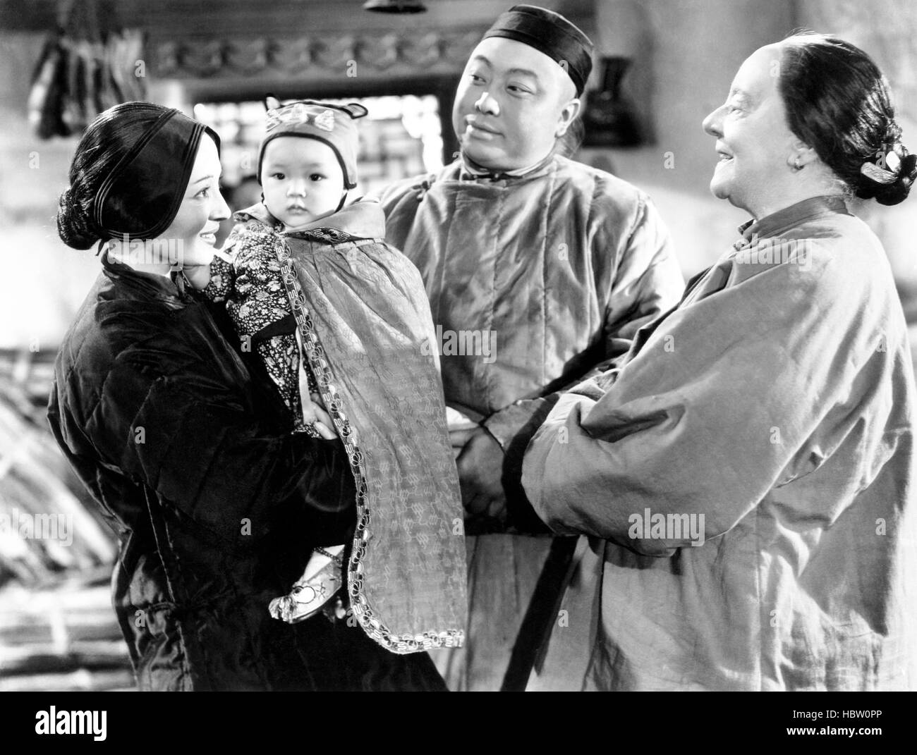 THE GOOD EARTH, from left: Luise Rainer, Ching Wah Lee, Jessie Ralph ...