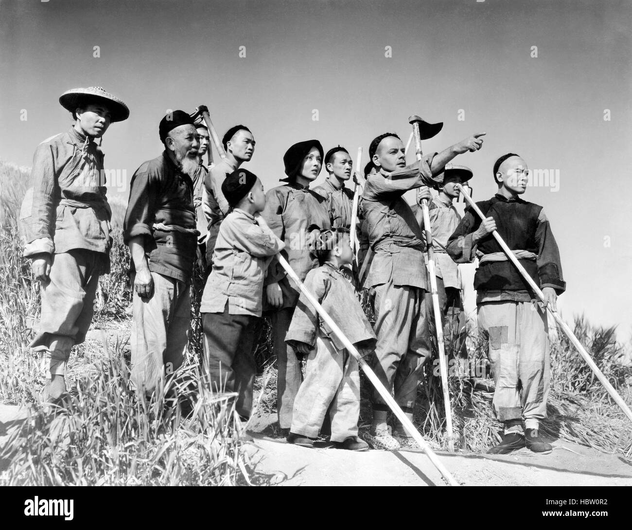 THE GOOD EARTH, Luise Rainer (center), Paul Muni (pointing), 1937 Stock ...