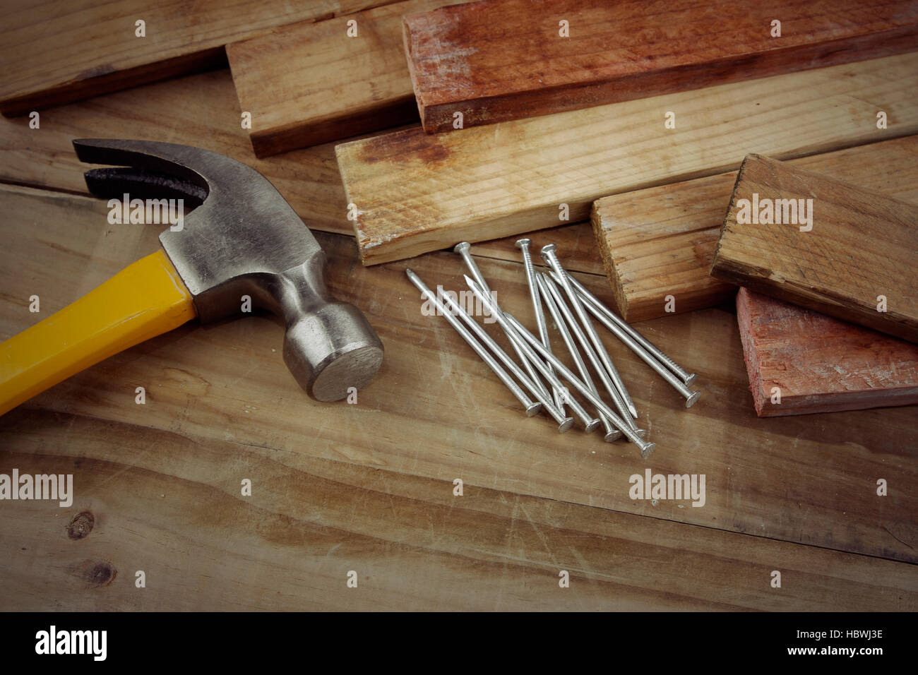 Hammer and nails on wood Stock Photo - Alamy