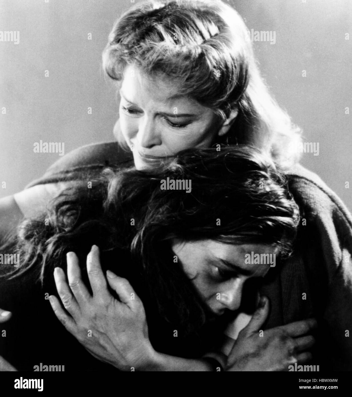 HANNA'S WAR, Maruschka Detmers (front), Ellen Burstyn, 1988, © Cannon