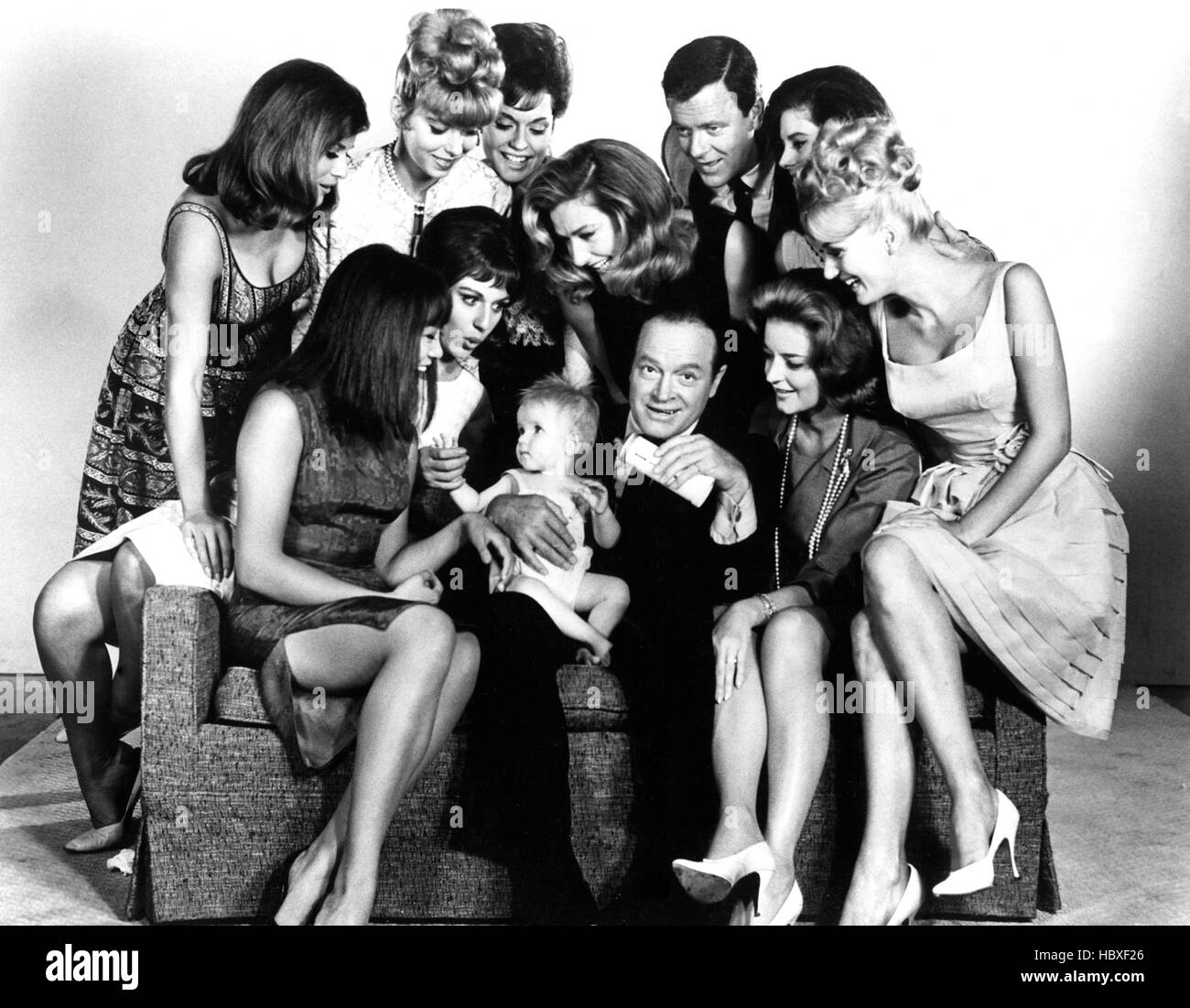 A GLOBAL AFFAIR, Elga Andersen, Miiko Taka, Yvonne De Carlo, Denise Monroe,  Lilo Pulver, Michele Mercier, Bob Hope, Robert Stock Photo - Alamy, image size:1300x1101