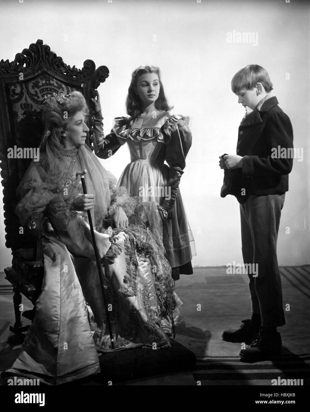 great-expectations-martita-hunt-jean-simmons-anthony-wager-1946