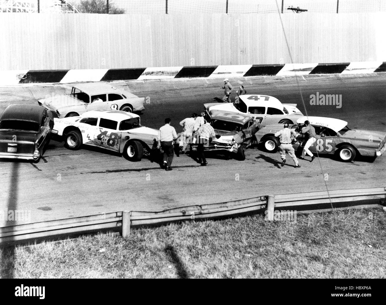 HELL ON WHEELS, stock car racing, 1967 Stock Photo Alamy