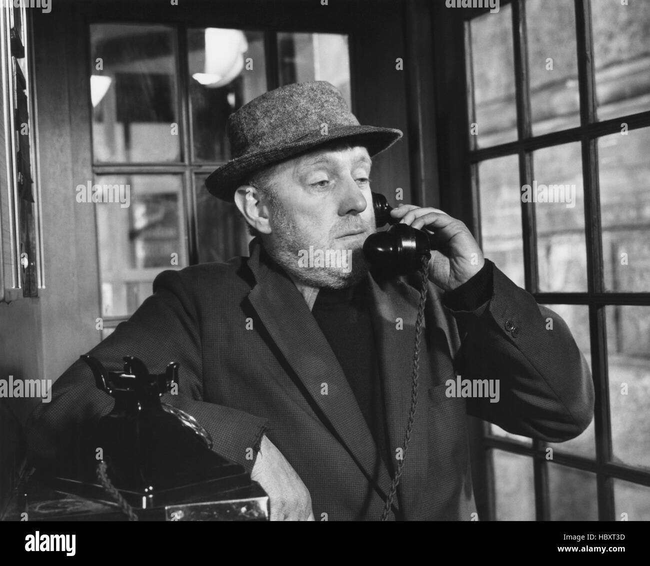 THE HORSE'S MOUTH, Alec Guinness, 1958 Stock Photo - Alamy