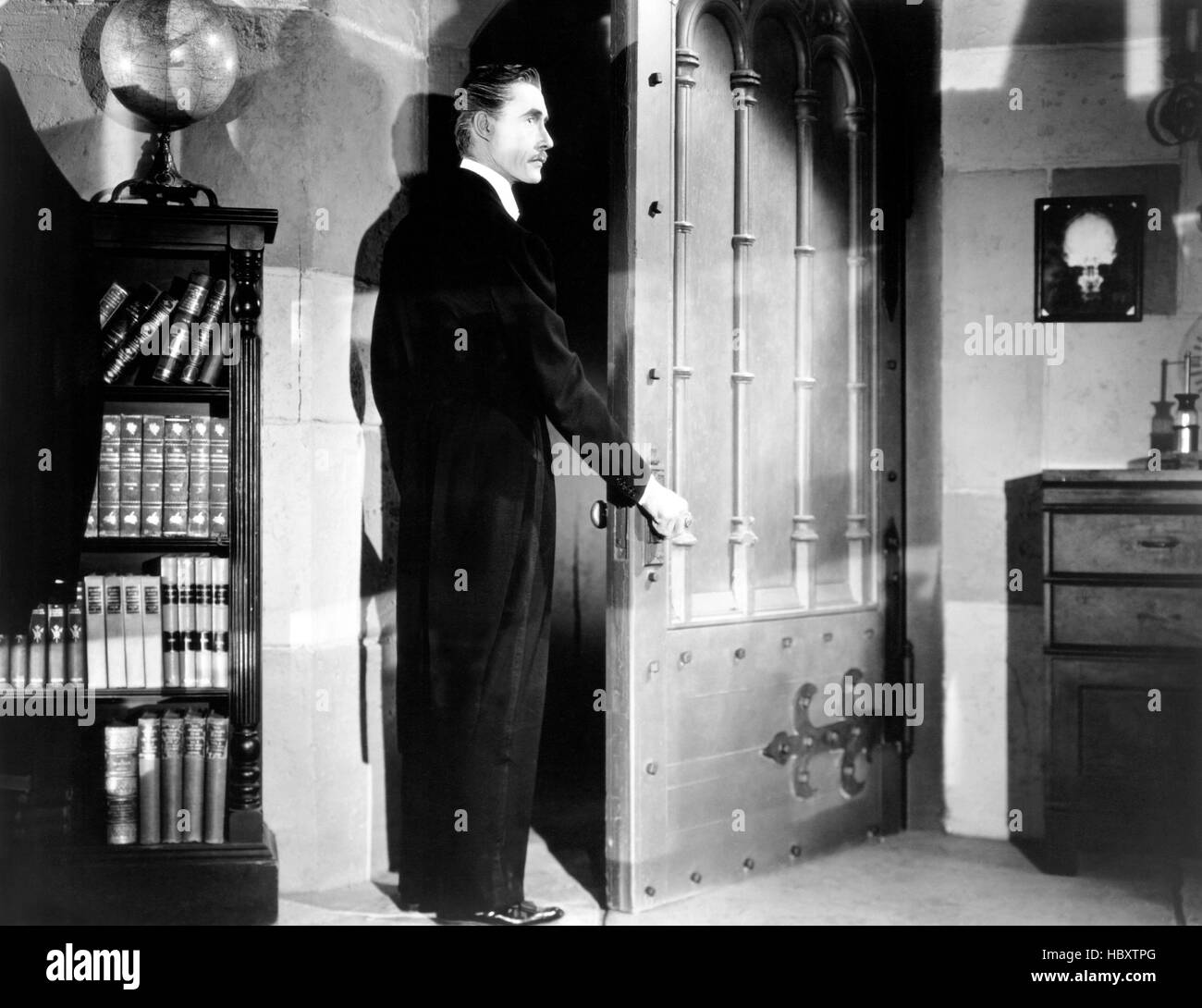 HOUSE OF DRACULA, John Carradine, 1945 Stock Photo - Alamy
