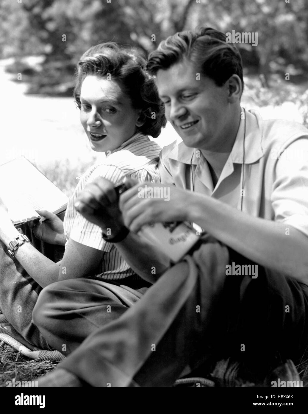 IF WINTER COMES, Deborah Kerr, husband Tony Bartley, on-set, 1947 Stock