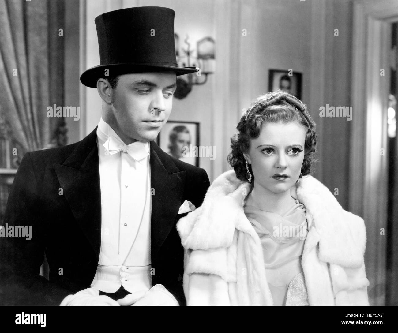 IT HAPPENED IN NEW YORK, from left, Lyle Talbot, Heather Angel, 1935 ...