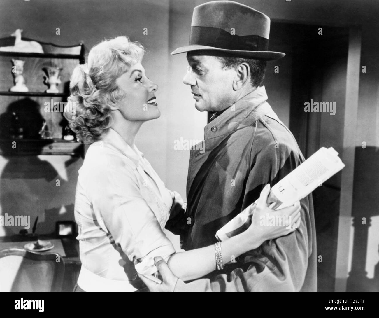 THE KILLER IS LOOSE, from left, Rhonda Fleming, Joseph Cotten, 1956