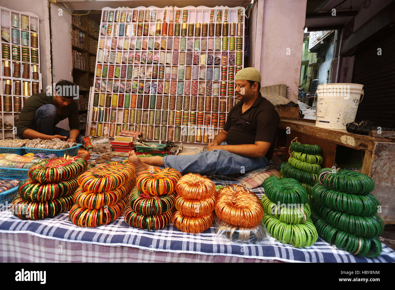 Colourful traditional bangles Shop in Ajmer, Rajasthan, India Stock Photo